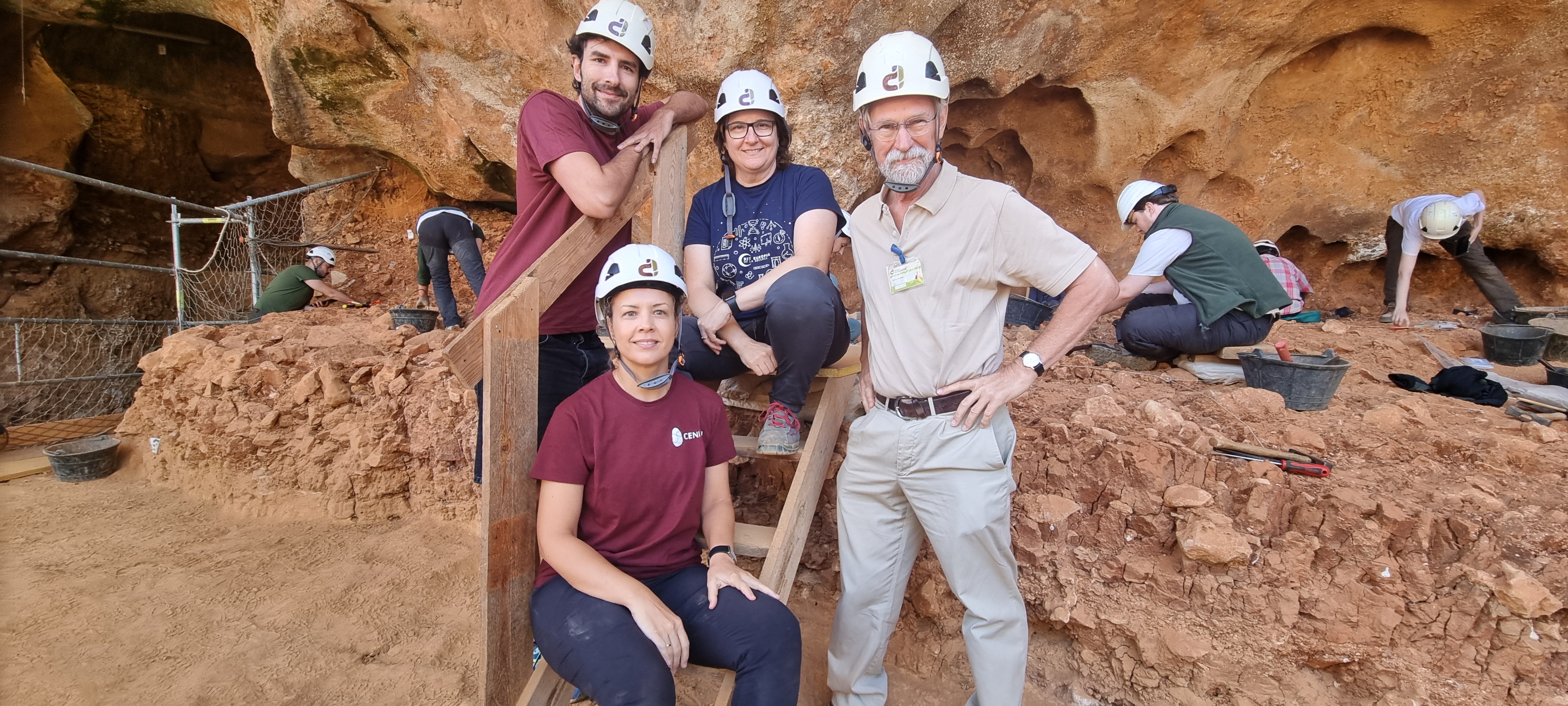 Los autores del estudio en Atapuerca