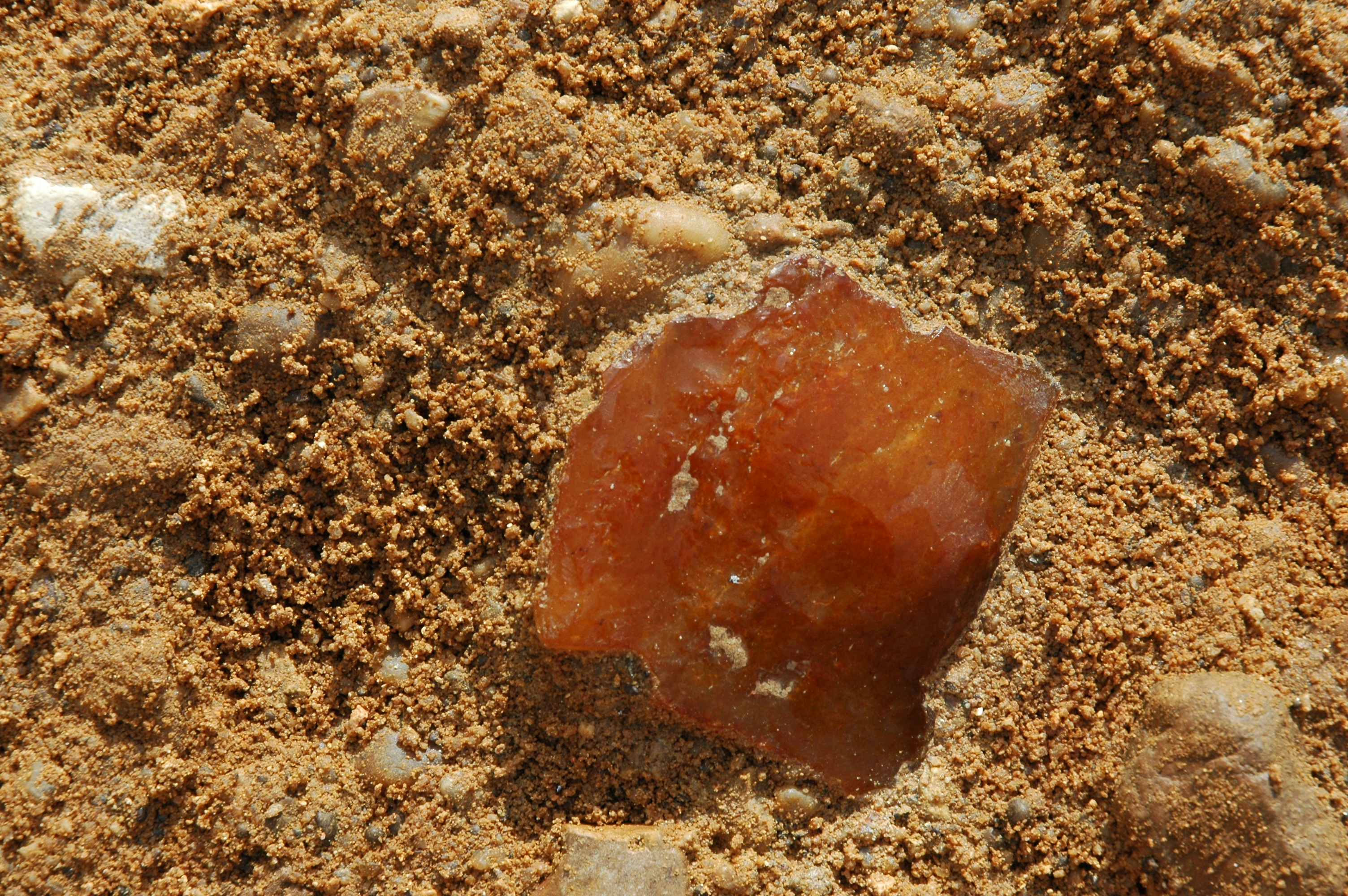 Small flake from Lunery-la Terre-des-Sablons site/J. Despriée
