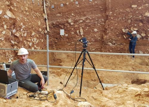 Data acquisition using a hyperspectral camera at level TD10 of Gran Dolina (Atapuerca) / Alfonso Benito-Calvo