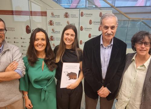 Amanda Gutiérrez con sus directores de tesis y el presidente del tribunal/UCC+I CENIEH