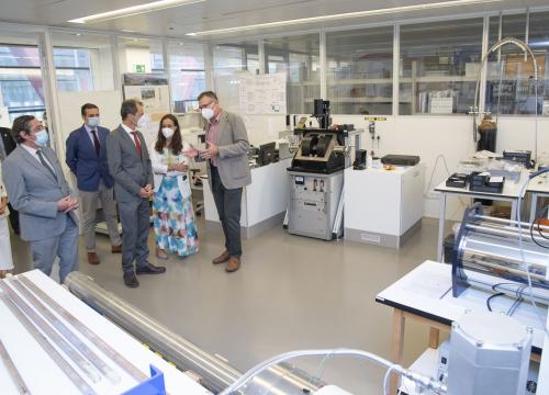 Pedro Duque en el Laboratorio de Arqueomagnetismo. CENIEH/Susana Santamaría
