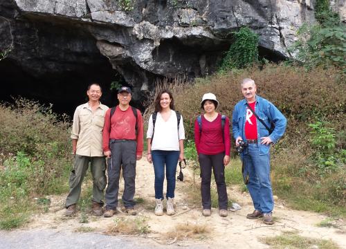 With J. Bermúdez de Castro and other authors (Prof. Liu Wu and y Prof. Wu Xiujie) visiting sites athe the south of China in 2014n el sur de China en 2014