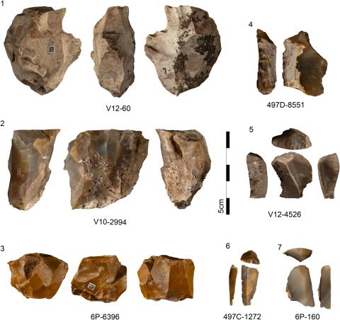 Sample of artefacts on evaporitic chert from the Upper Palaeolithic sequence of Cova Gran.