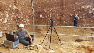 Captura de datos con cámara hiperespectral en el nivel TD10 de Gran Dolina (Atapuerca)/ Alfonso Benito Calvo Captura de datos con cámara hiperespectral en el nivel TD10 de Gran Dolina (Atapuerca)/ Alfonso Benito Calvo