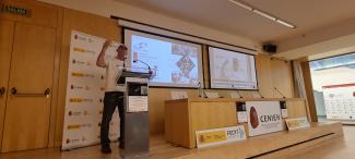 Prof. Collins durante su conferencia/UCC+I CENIEH